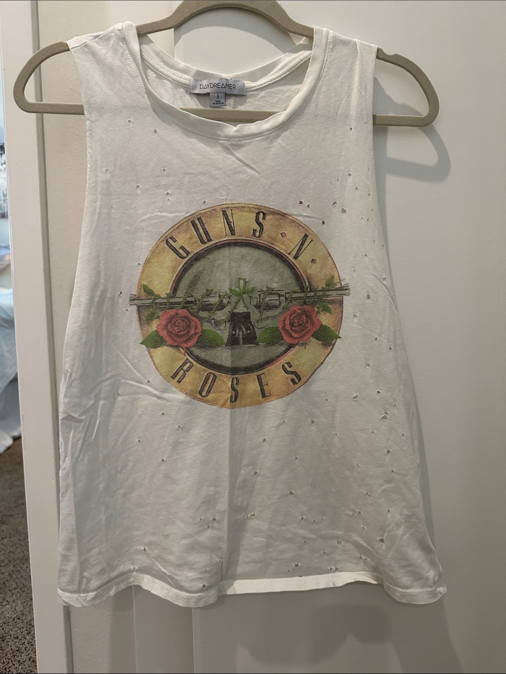Daydreamer White Guns N' Roses Graphic Distressed Muscle Tee - size Small